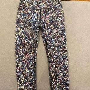 Like new! Athleta Girl capri leggings.